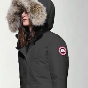 AUTHENTIC CANADA GOOSE Kensington
DOWN JACKET, SIZE XS Excellent Condition